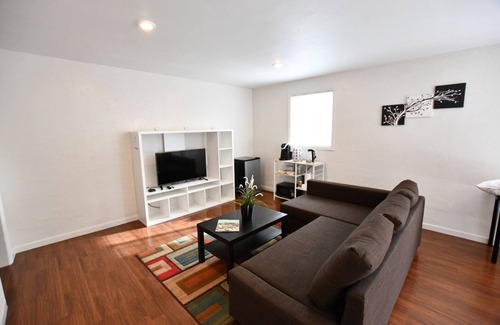 Daly City House | Private Unite in Daly City near Bart & San Francisco