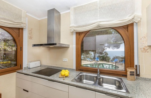 Tamariu House | Private villa in quiet surroundings for family holidays