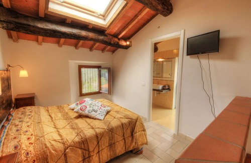 Castelfranco Piandisco Villa | Private Villa in Tuscany with pool, garden, great landscape view