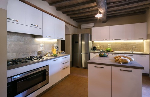 Ferretto Villa | Private Villa with hot tub, A/C, private pool, WIFI, TV, patio, panoramic view, close to Cortona