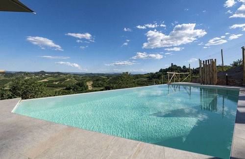 Monteu Roero Villa | Private Villa with private pool, WIFI, sauna, hot tub, A/C, TV, patio, panoramic view, close to Alba