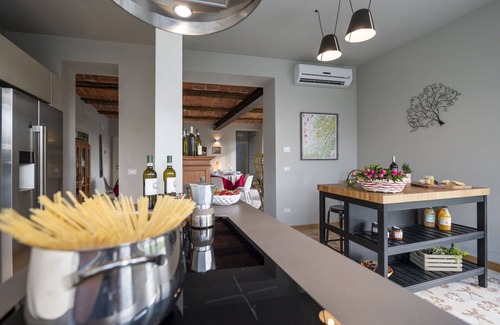 Monteu Roero Villa | Private Villa with private pool, WIFI, A/C, TV, patio, pets allowed, panoramic view, close to Alba