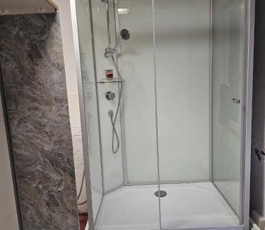 Old Town Hotel | Privatzimmer -Venus- mit gemeinsamer Küche und Bad in der Altstadt Chur