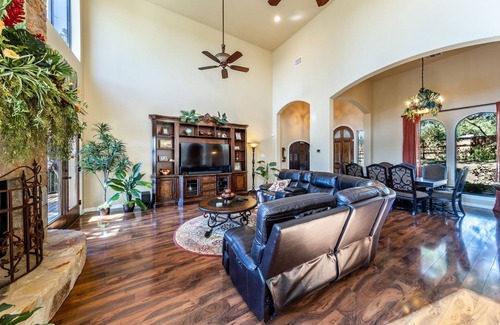 Apache Shores House | Priviate Hillside Retreat - Lake Privileges - Shaded Views - Built-In Grill - Sleeps 8