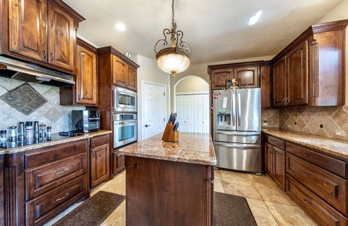 Apache Shores House | Priviate Hillside Retreat - Lake Privileges - Shaded Views - Built-In Grill - Sleeps 8