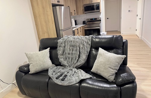 Northwest Edmonton House | Professional 2 Bedroom 1full bathroom