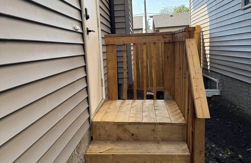 Northwest Edmonton House | Professional 2 Bedroom 1full bathroom