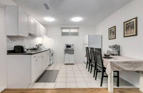 Cloverdale House | Professional, Bright, Cozy & Homey Spacious - 1 BD Guest suite