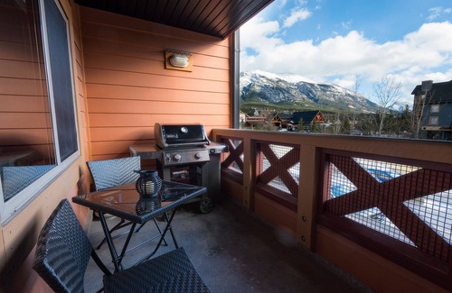 Canmore Condo | PROFESSIONALLY REMODELLED, DOWNTOWN 3 BEDROOM CANMORE MOUNTAIN RETREAT