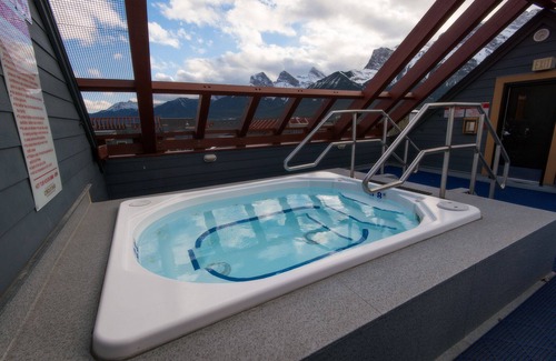 Canmore Condo | PROFESSIONALLY REMODELLED, DOWNTOWN 3 BEDROOM CANMORE MOUNTAIN RETREAT