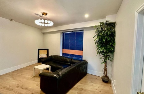 Sudbury Apartment | professionals, students or travellers shortstays!