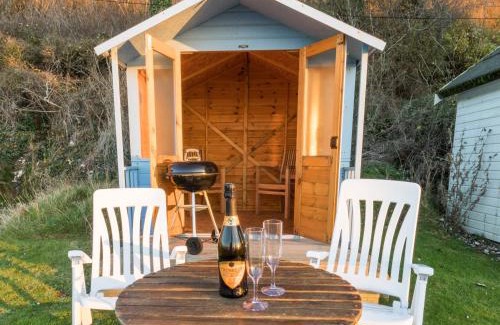 Totland Bay Apartment | Promenade Apartment with own Beach Hut