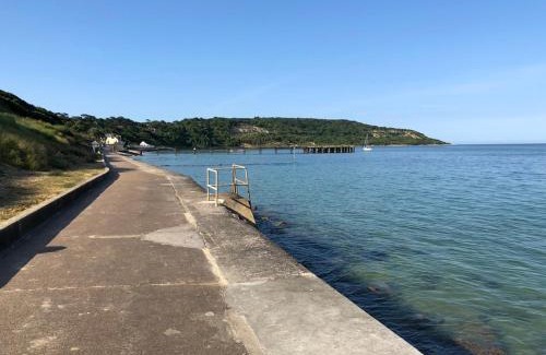 Totland Bay Apartment | Promenade Apartment with own Beach Hut