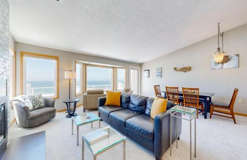 Depoe Bay House | Promenade Deck