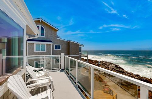 Depoe Bay House | Promenade Deck