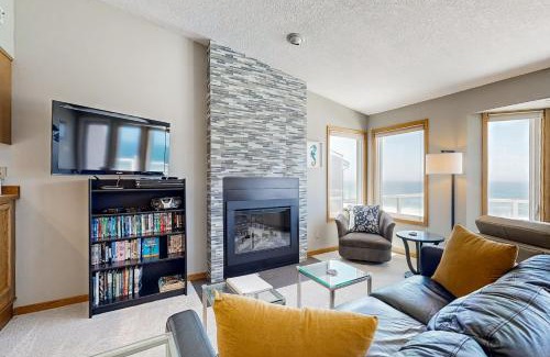 Depoe Bay House | Promenade Deck