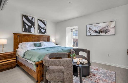 Downtown Apartment | Promenade Studio! Free Parking!