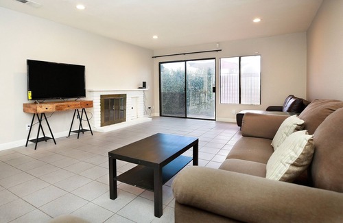 West Covina House | PROMO 5% WEEKLY AND 40% MONTHLY DISCOUNTnTownhouse with 3 bedrooms&2.5 bathrooms