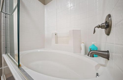 Westwood Apartment | Promo Casa Miel Heart of Westwood Luxury Condo