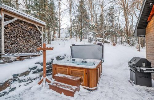 Saint-Philemon House | Promontoire-29 Mountain chalet with a hot tub