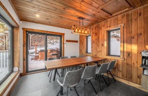 Saint-Philemon House | Promontoire-29 Mountain chalet with a hot tub