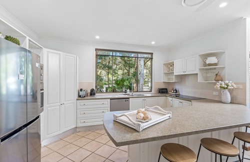 Pearl Beach House | prospect@pearl - Executive Beach Retreat- sleeps 8 (no pets or parties)