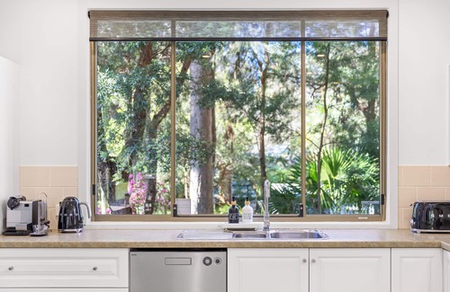 Pearl Beach House | prospect@pearl - Executive Beach Retreat- sleeps 8 (no pets or parties)