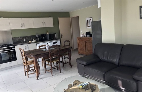 Grabels Apartment | PROVENCE APARTMENT IN 2-HECTARE PROPERTY NEAR MONTPELLIER SWIMMING POOL