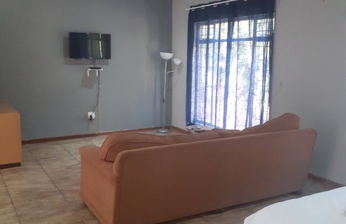 Nelspruit House | Proximity to Business Hubs – Ideal for Productivity and Relaxation!