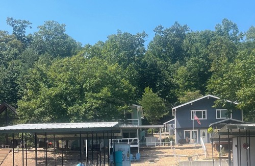 Camdenton House | Prvt COVE on 4 corners of Lake. Dock, Boat Ramp, Kayak, SUP, LiLy PaD & floats