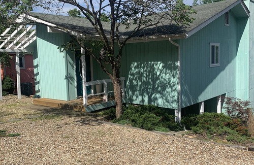 Camdenton House | Prvt COVE on 4 corners of Lake. Dock, Boat Ramp, Kayak, SUP, LiLy PaD & floats