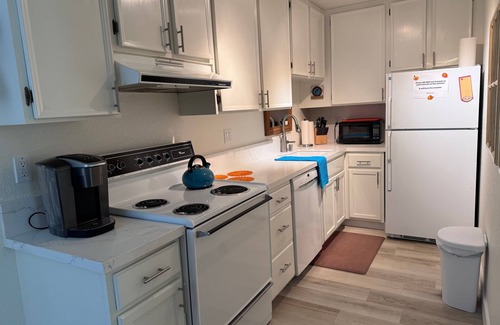 Palm Springs Condo | PS Villas II Getaway: Recently Renovated 1 BDR Ground Floor Condo Across from Ae