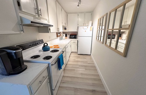 Palm Springs Condo | PS Villas II Getaway: Recently Renovated 1 BDR Ground Floor Condo Across from Ae
