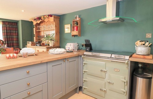 Bibury Cottage | PUDDING HILL BARN COTTAGE, pet friendly, with a garden in Bibury