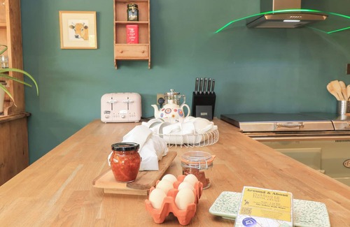 Bibury Cottage | PUDDING HILL BARN COTTAGE, pet friendly, with a garden in Bibury