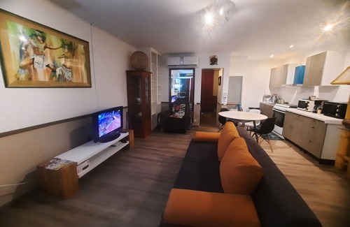 Tahiti Apartment | Punaauia F3 Clim,wifi,parking,belle vue sur Marina et Moorea. Proches Commodités