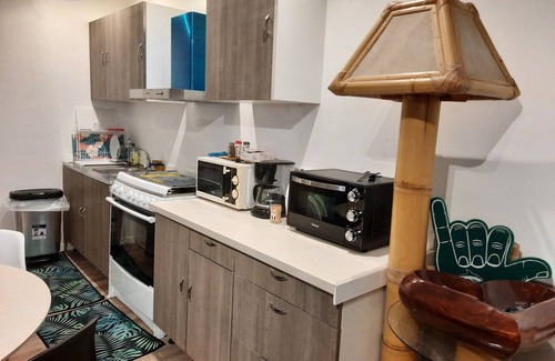 Tahiti Apartment | Punaauia F3 Clim,wifi,parking,belle vue sur Marina et Moorea. Proches Commodités