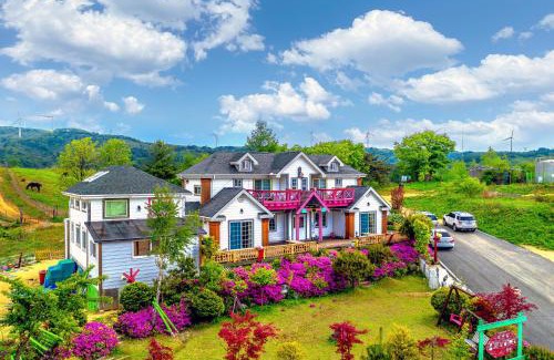 Daegwallyeong House | Pungcha & Herb Pension