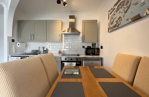 West Cliff Apartment | Purbeck Inn Apartment in Bournemouth Town Centre