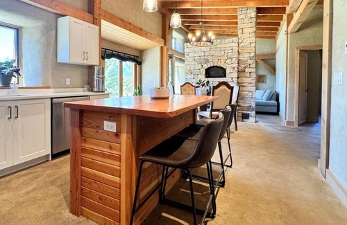 Golden House | Purcell View - Mountain Views