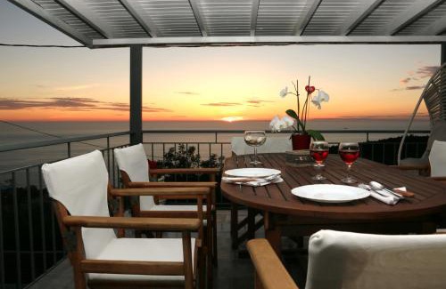 Athani Apartment | Pure Blue