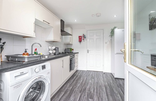 Dunfermline Apartment | Pure Home Oakley Park View by Three Bridges Apartments