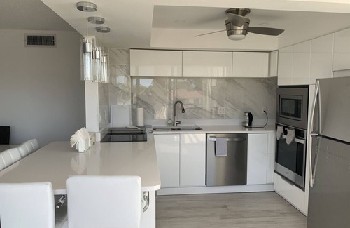 Casa del Mar Condo | Pure Luxury on Isla Del Sol, 90 steps from the Ocean