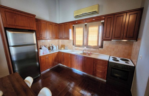 Longos Apartment | Pure relaxation: Well-kept holiday home in Loggos with garden, close to the beac