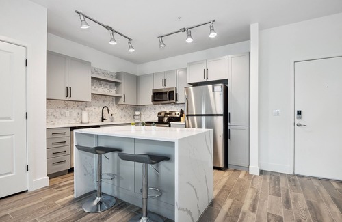 Booker T. Washington Apartment | Pure Suites 2-Bedroom Mason Oliver Pool Gym Downtown Phoenix