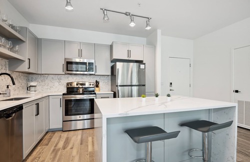 Booker T. Washington Apartment | Pure Suites 2-Bedroom Mason Oliver Pool Gym Downtown Phoenix