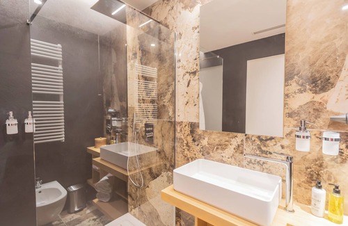 Como House | Pureview Luxury Suites, with breakfast & pool by Rent all Como