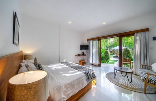 Batubelig Hotel | Puri Uma Ratu - Deluxe Room 02