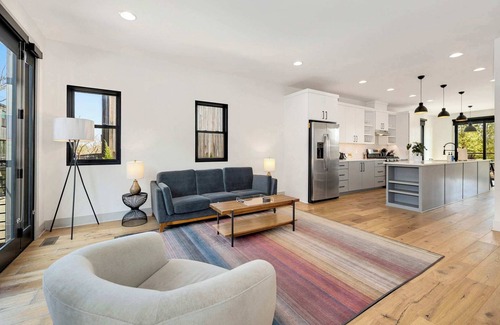 Downtown House | Pursuit - Trailhead Mews - Optional BlakeSt Access