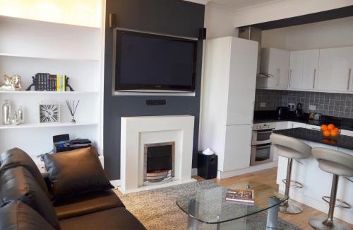 Thamesfield Apartment | Putney Lane